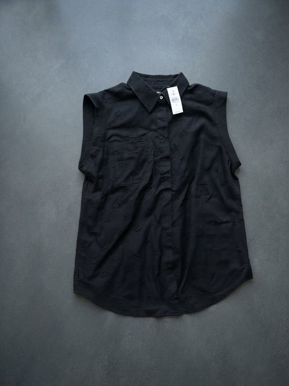 Lou & Grey Black Sleeveless Button-Down Shirt
